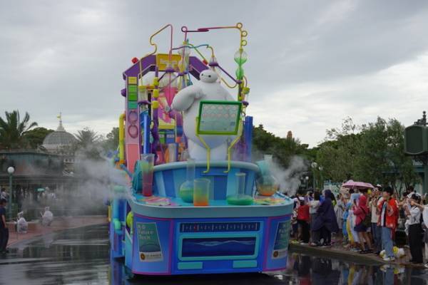 【ディズニー】散水量がパワーアップ！「ベイマックスのミッション・クールダウン」で夏のランドを楽しもう