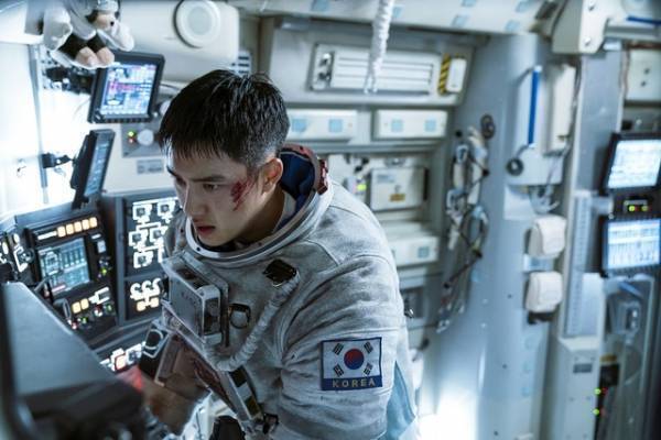 ド・ギョンス「好奇心が湧き上がってきて」『THE MOON』への挑戦を決めた理由明かす