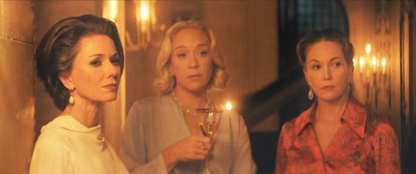 デミ・ムーア演じるセレブの秘密を“カポーティ”が明かす「フュード／確執」本編映像