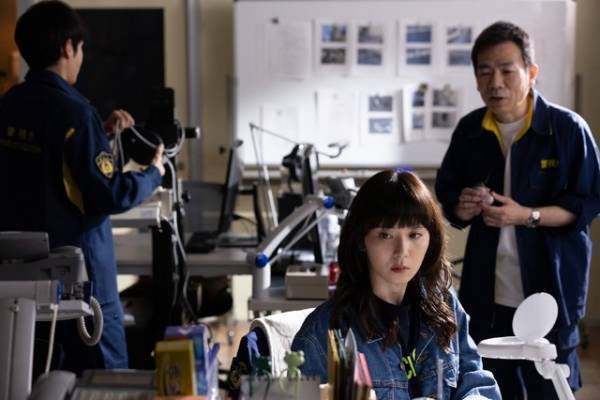 絶叫する中村蒼“芹沢”の怖がり具合と松岡茉優“西条”のリアクションに注目集まる…「ギークス」3話