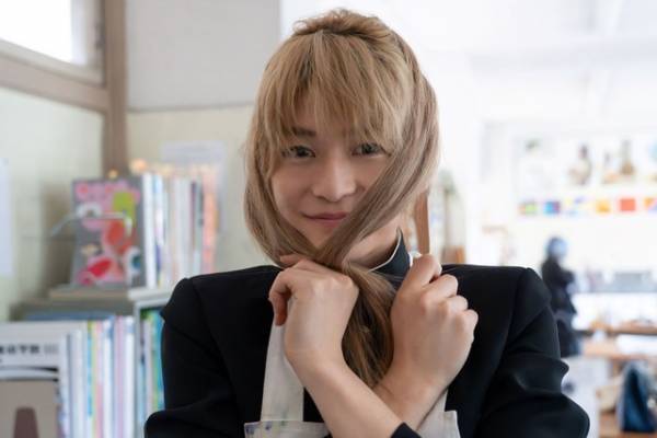 高橋文哉、細やかなメイクアップで“ユカちゃん”へ『ブルーピリオド』メイキング映像