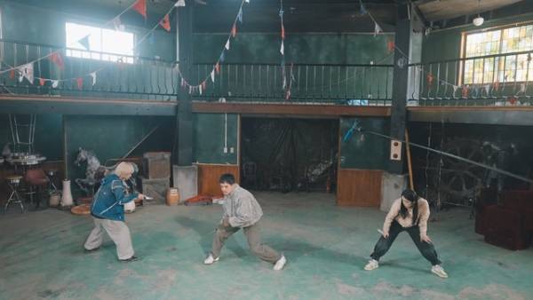 『ベイビーわるきゅーれ ナイスデイズ』撮影現場に密着したドキュメンタリーが10月公開