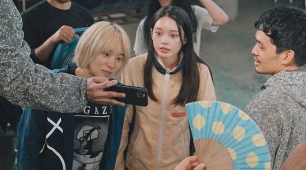 『ベイビーわるきゅーれ ナイスデイズ』撮影現場に密着したドキュメンタリーが10月公開