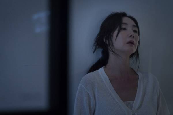 チェ・ジウが困惑の表情見せる…『ニューノーマル』本編映像