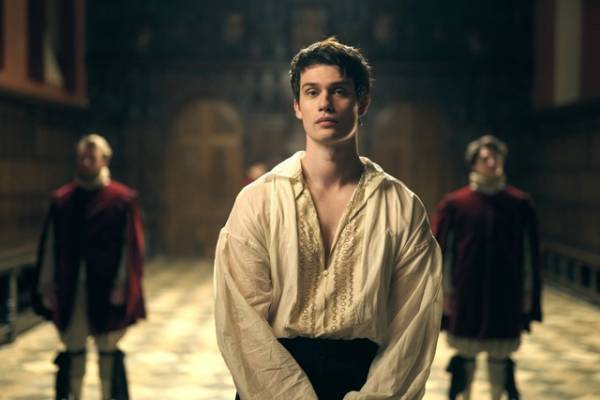 ジュリアン・ムーア×ニコラス・ガリツィン共演、実話を基に描く「メアリー＆ジョージ　王の暗殺者」独占配信