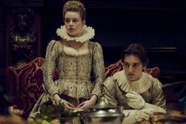 ジュリアン・ムーア×ニコラス・ガリツィン共演、実話を基に描く「メアリー＆ジョージ　王の暗殺者」独占配信