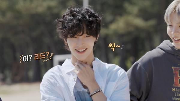 RIIZE初のリアルバラエティ配信開始、海で大はしゃぎ！メンバー投票で“初回ボス”決定