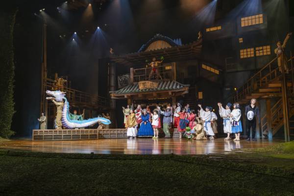 舞台「千と千尋の神隠し」ロンドンで大千穐楽　橋本環奈＆上白石萌音＆川栄李奈＆福地桃子が感謝