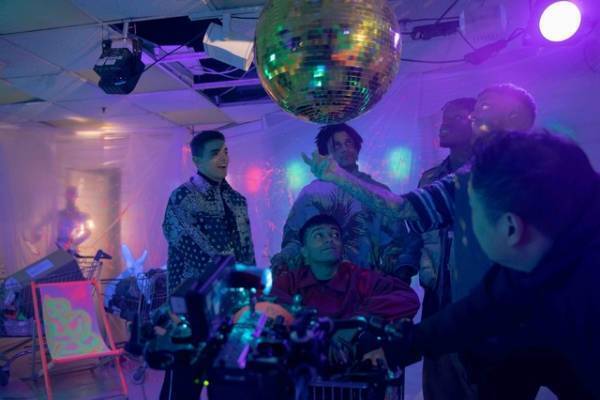 独自のスタイルで自由に踊るブレイクシーン『ザ・ブレイキン』本編映像