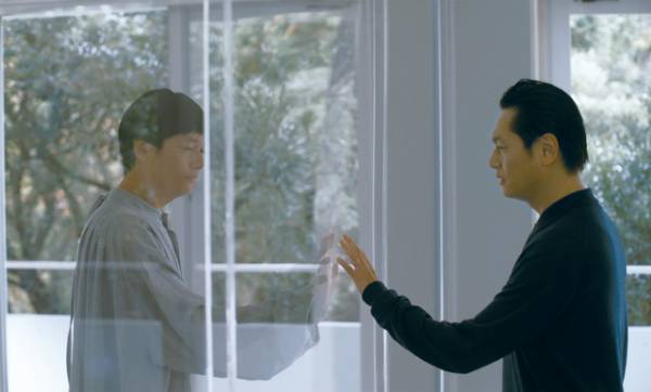 井浦新“新次”がもう一人の自分と対峙する…『徒花-ADABANA-』場面写真