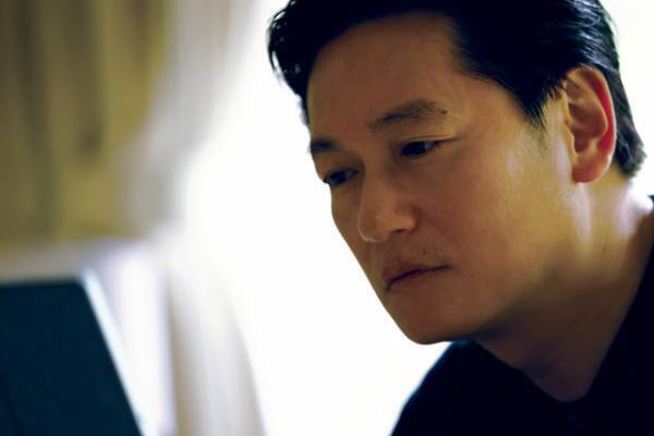 井浦新“新次”がもう一人の自分と対峙する…『徒花-ADABANA-』場面写真