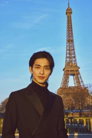 横浜流星、2025年カレンダーはパリ！ 購入特典も