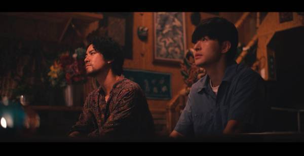 「インフォーマ -闇を生きる獣たち-」桐谷健太&佐野玲於、「ザ・ファブル」の聖地へ　ケイスケサカモト「ルリモハリモ」MV