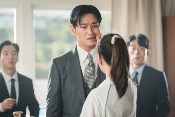 チュ・ジフン＆チョン・ユミが18年ぶりに再会する幼なじみに「愛は一本橋で」本日より韓国同日配信