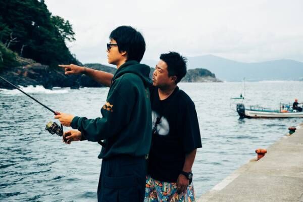 菅田将暉「釣りざんまい」の笑顔切り取る『サンセット・サンライズ』メイキング