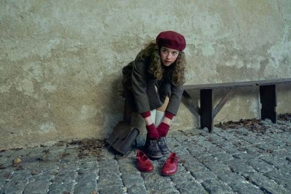 「衣装で物語を伝える」『ホワイトバード』スタッフが語る衣装＆美術製作の裏側