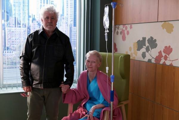 ペドロ・アルモドバル監督、ティルダ・スウィントンへの厚い信頼語る『ザ・ルーム・ネクスト・ドア』