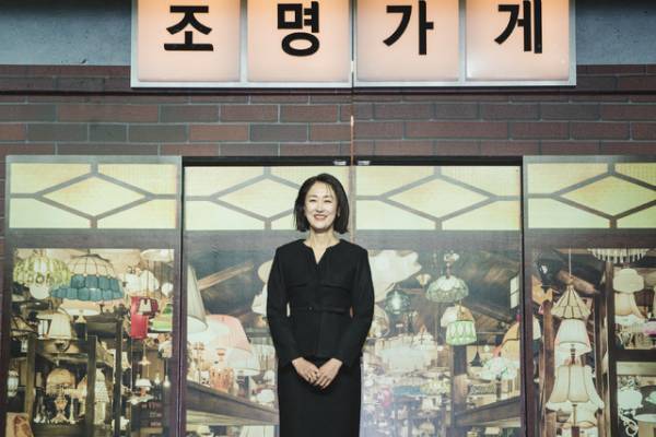 「照明店の客人たち」制作レポ到着　イ・ジョンウンに感謝のシン・ウンス「うちのお母さんは最高です」