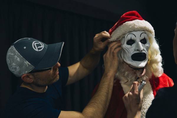 アート・ザ・クラウンが話題席巻『テリファー 聖夜の悪夢』大ヒット記念予告＆メイキング画像