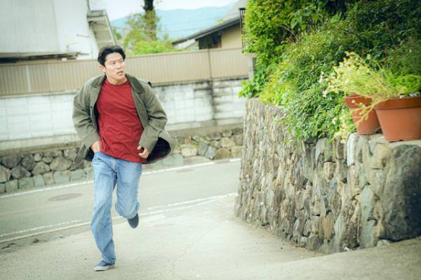 鈴木亮平＆有村架純共演『花まんま』 物語の一端を表す場面写真、一挙解禁