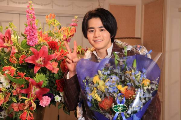 「嘘解きレトリック」鈴鹿央士＆松本穂香、一緒にクランクアップ「すごく大きな宝物」「本当に幸せでした」