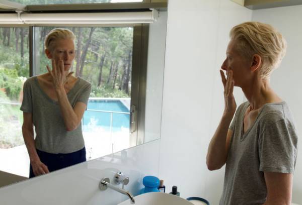 ティルダ・スウィントン「ジュリアン以外の選択肢はなかった」『ザ・ルーム・ネクスト・ドア』秘話明かす