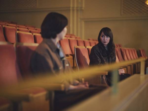 松たか子＆松村北斗の温かい日常とキュンシーン『ファーストキス』場面写真一挙公開