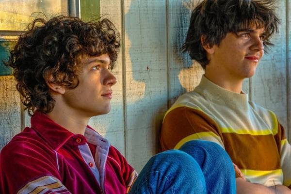 ノア・ジュプ歌唱シーン『ドリーミン・ワイルド 名もなき家族のうた』本編映像