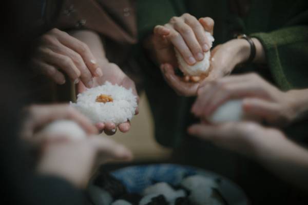 Netflix「阿修羅のごとく」丁寧な暮らしぶり再現する＜衣・食・住＞に注目