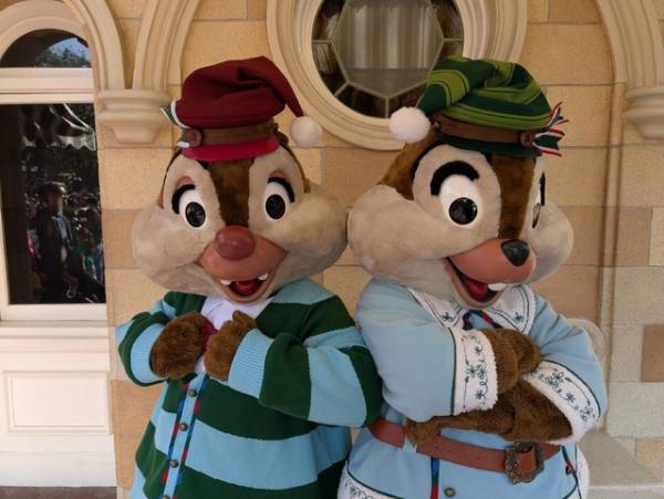 【海外ディズニー】新衣装のミッキーマウスとグリーティング！カリフォルニア ディズニーランド・リゾートのホリデーイベント