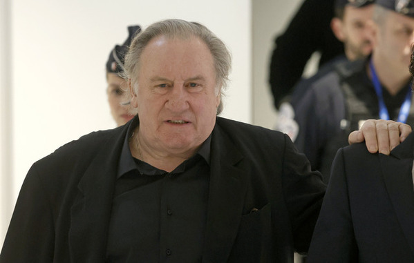 ジェラール・ドパルデュー、2人の女性に対する性的暴行で有罪判決 執行猶予付きの懲役1年6か月