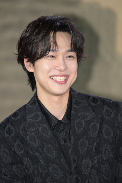 アイドル出身レジデントを熱演！「いつかは賢いレジデント生活」カン・ユソクのビハインド公開