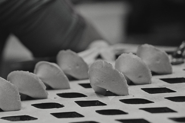 『フォーチュンクッキー』『ガール・ウィズ・ニードル』ほか、世界を賑わす珠玉の新作モノクロ映画3選