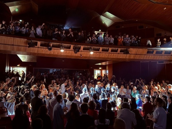 吉沢亮＆横浜流星が熱く抱擁し、涙も「すごく胸に来るものがある」『国宝』カンヌで約6分のスタンディングオベーション