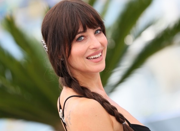 ダコタ・ジョンソンが長編監督デビューへ