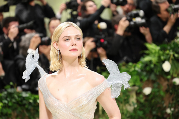 『ハンガー・ゲーム』最新作、エフィー役がエル・ファニングに決定でファン歓喜「ありがとう！」　