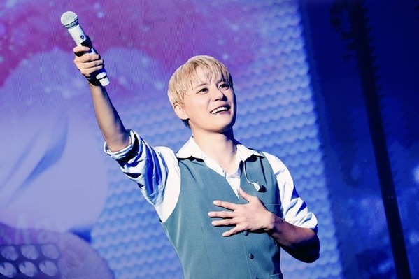 ジュンスが日本語でメッセージ『XIA CONCERT MOVIE』 前売券付きブロマイド販売決定