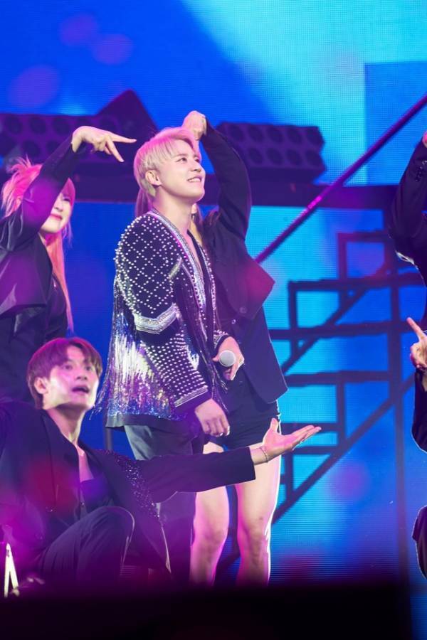 ジュンスが日本語でメッセージ『XIA CONCERT MOVIE』 前売券付きブロマイド販売決定