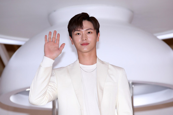 ユク・ソンジェ、親友キム・ジヨンと共演「鬼宮」で“憑依系”俳優の真価を発揮