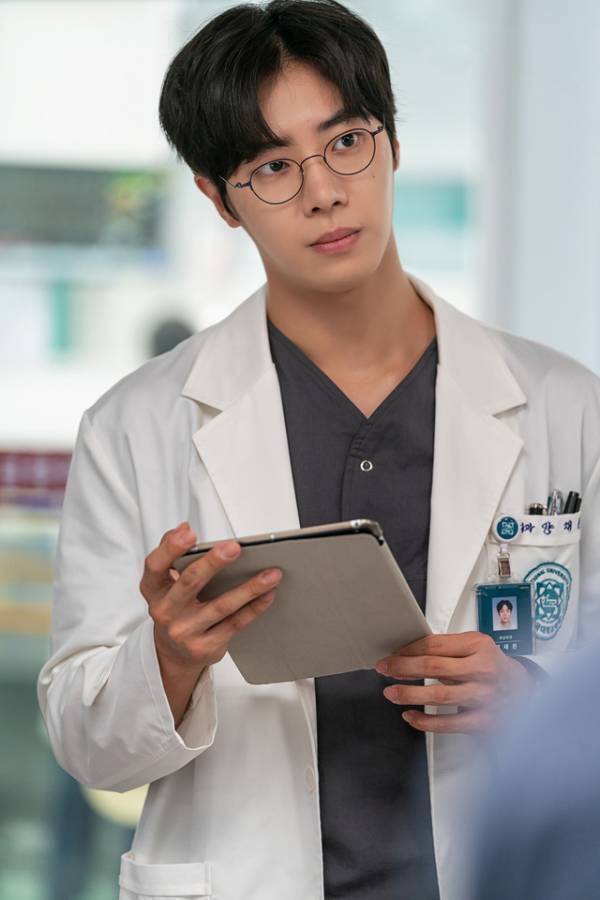 最旬ブレイク俳優チュ・ヨンウ、際立つ演技力と誠心誠意の情熱でヒット作相次ぐ