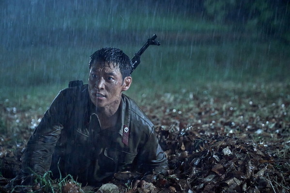 イ・ジェフンが全力疾走！『脱走』日本オリジナルキャラポス