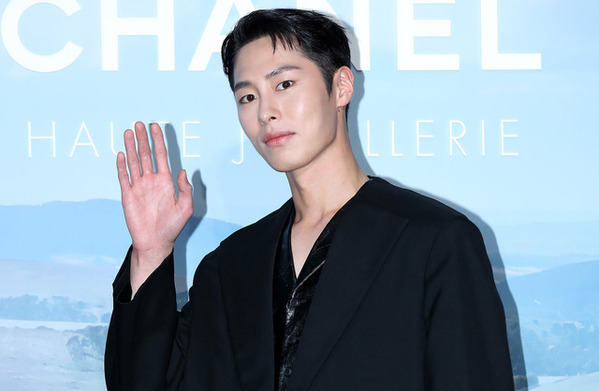 イ・ジェウク「還魂」から「呑金／タングム」へ…魅惑的なギャップと進化が止まらない