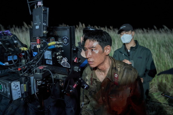 『脱走』イ・ジェフン＆ク・ギョファン「今劇場で見たい映画」「青春映画です」メイキング映像