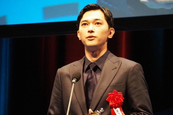 吉沢亮主演映画が作品賞含め4冠受賞！河合優実も喜びのスピーチ