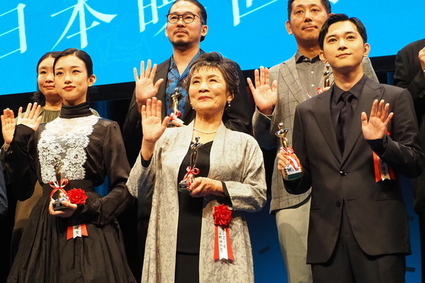 吉沢亮主演映画が作品賞含め4冠受賞！河合優実も喜びのスピーチ