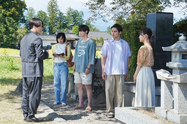 水上恒司＆宮舘涼太が睨み合う…『火喰鳥を、喰う』場面写真