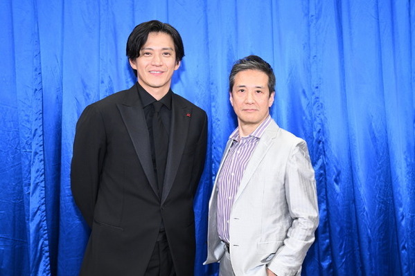 小栗旬＆松坂桃李らキャスト×実際のヒーローたちが再会『フロントライン』特別映像