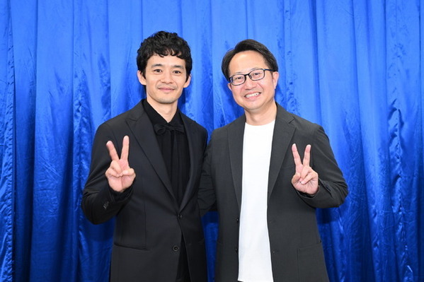 小栗旬＆松坂桃李らキャスト×実際のヒーローたちが再会『フロントライン』特別映像