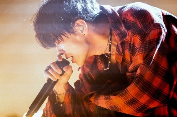 佐藤健＆宮崎優＆町田啓太＆志尊淳、バンドの場面写真公開「グラスハート」