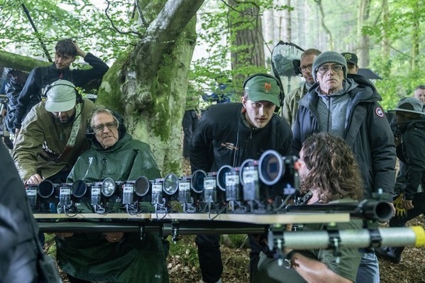 父子が巨大な感染者と遭遇『28年後...』本編映像＆iPhone撮影メイキング写真